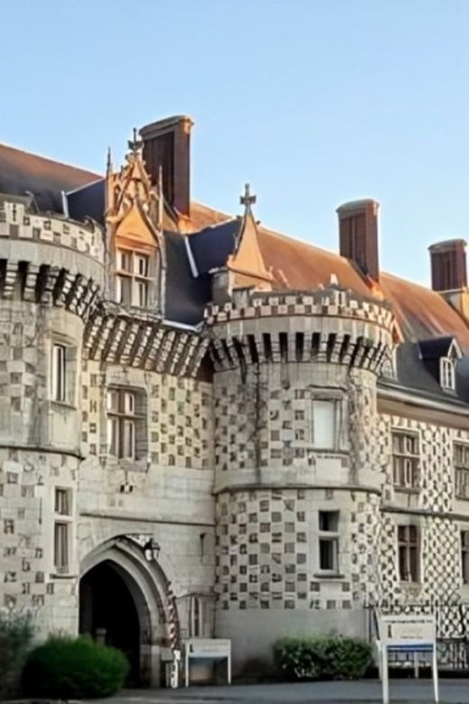caen-private-walking-custom-tour-with-a-local-guide