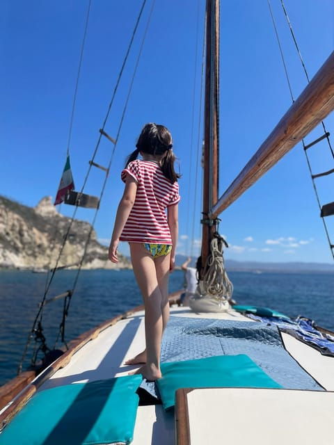 cagliari-classic-boat-tour-along-the-gulf-with-tasting