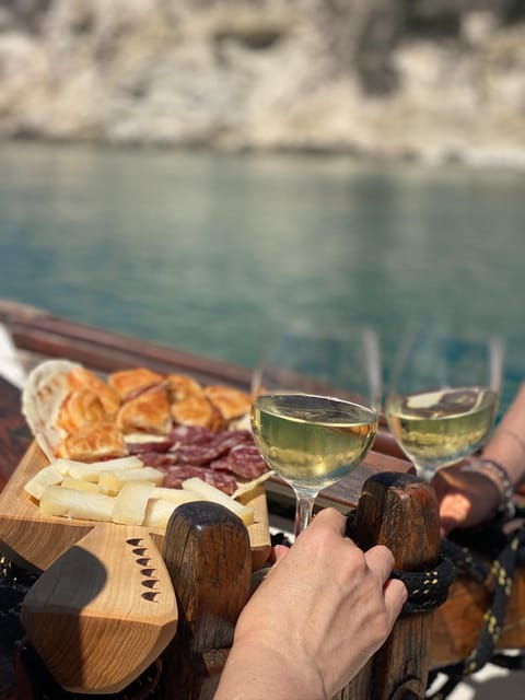 cagliari-classic-boat-tour-along-the-gulf-with-tasting
