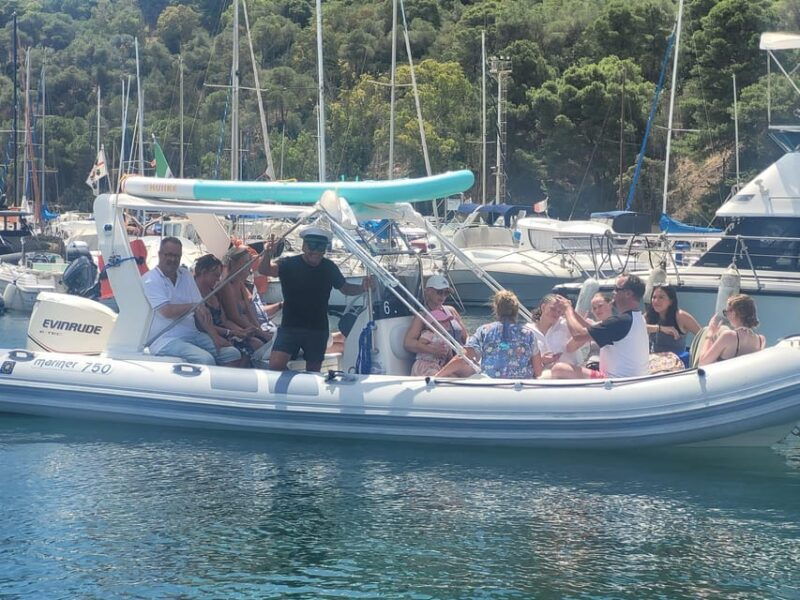 cagliari-sella-del-diavolo-boat-magic-tour-drink-snacks