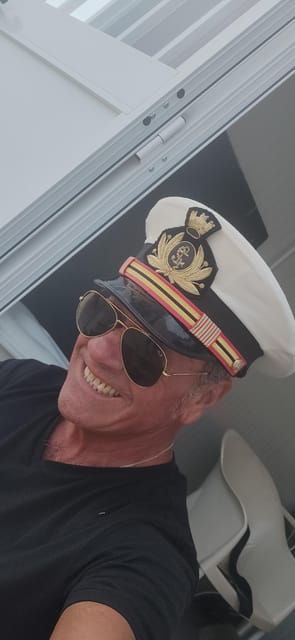 cagliari-sella-del-diavolo-boat-magic-tour-drink-snacks