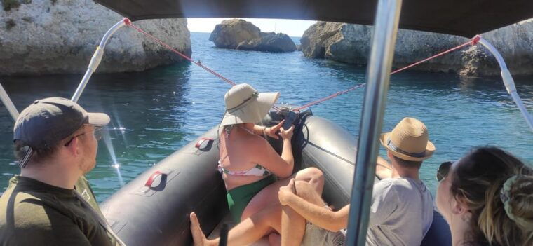 cagliari-sella-del-diavolo-boat-magic-tour-drink-snacks