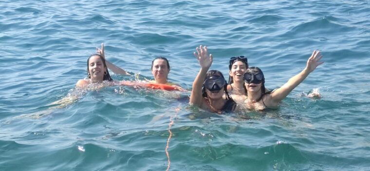 cagliari-sella-del-diavolo-boat-magic-tour-drink-snacks