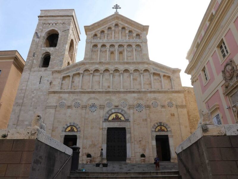 cagliari-walking-tour-through-the-alleys-of-castello
