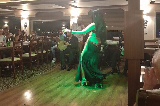 Cairo dinner cruise with folklore shows - Key Points  