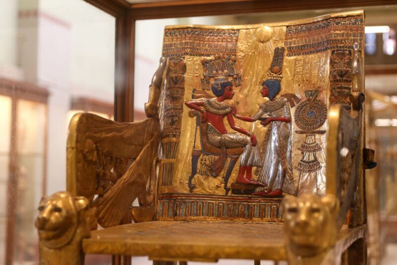 Cairo: Female-Guided Pyramids, Bazaar, and Museum Tour - Key Points