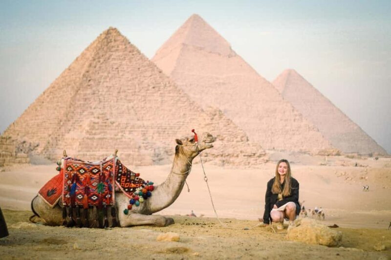 Cairo Ladies' Tour: Pyramids, Museum, Female Guide & Camel - Discovering the Egyptian Museum  