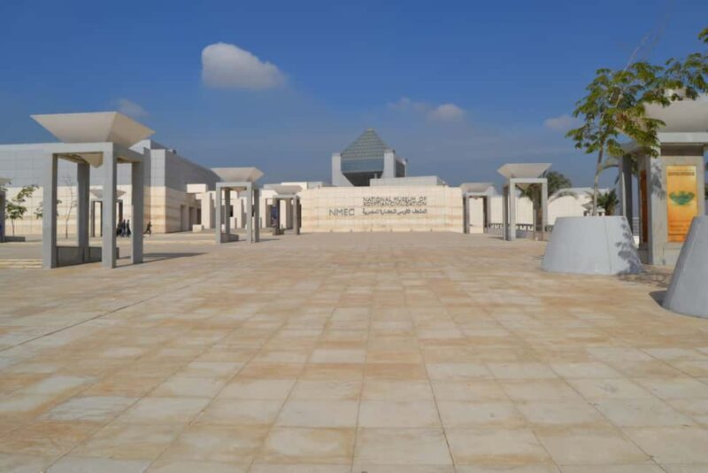 Cairo: National Museum and Egyptian Museum Tour with Lunch - Guided Insights and Personal Touches