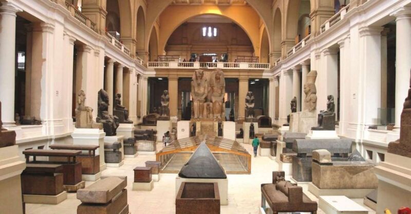 Cairo: Pyramids and Museum on Private tour - Exploring the Pyramids of Giza