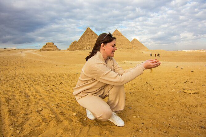 Cairo: Pyramids, Sphinx, Museum & Bazaar Tour with Female Guide - Khan el-Khalili Bazaar: A Vibrant Market Experience