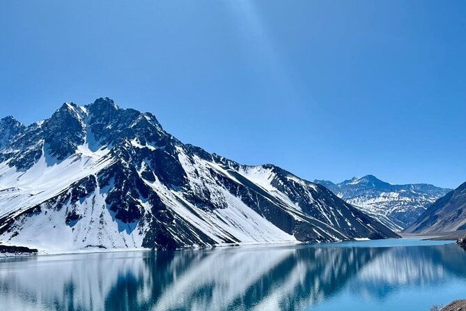 cajon-del-maipo-and-el-yeso-reservoir-with-picnic