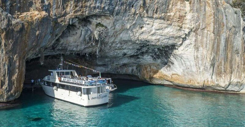cala-gonone-bue-marino-cave-and-cala-luna-boat-tour