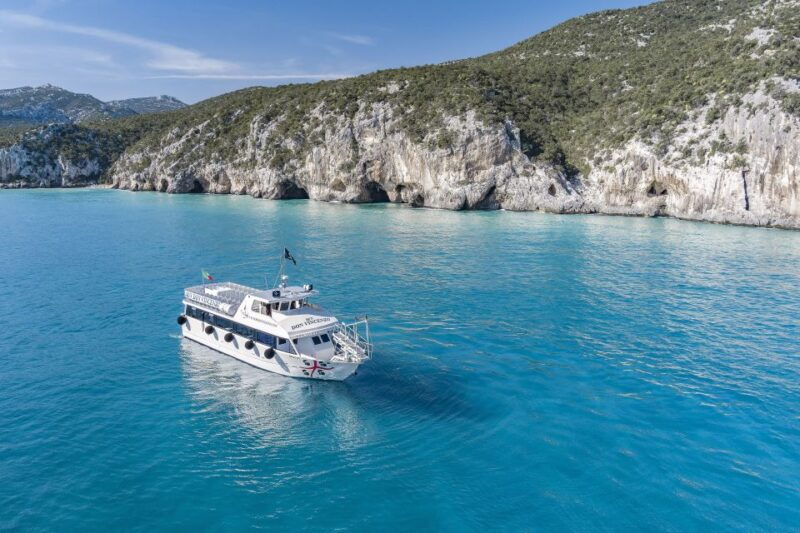 cala-gonone-bue-marino-cave-and-cala-luna-boat-tour