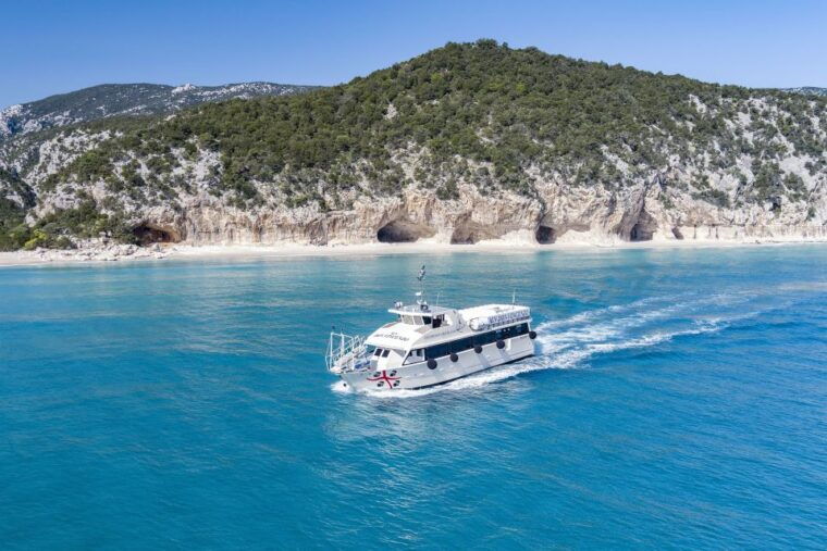 cala-gonone-bue-marino-cave-and-cala-luna-boat-tour