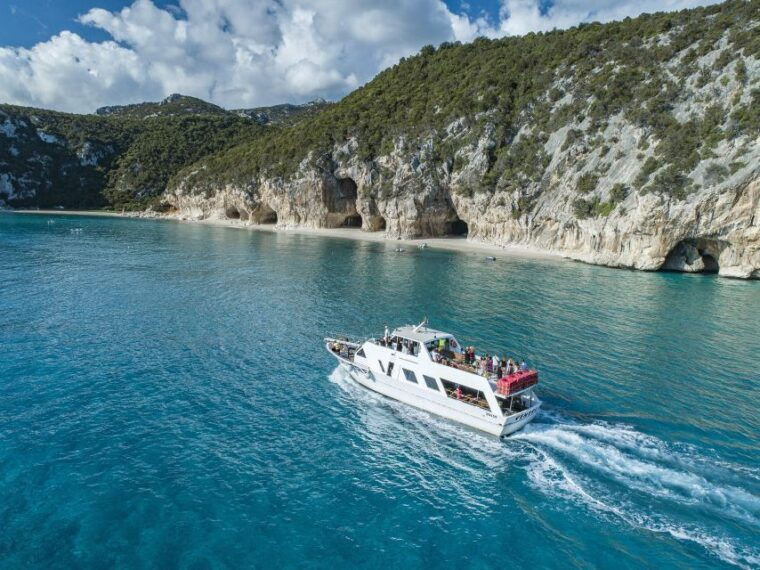 cala-gonone-cruise-in-the-gulf-of-orosei-with-cala-goloritze