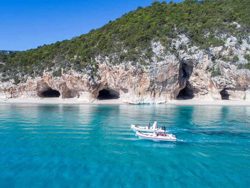 CALA GONONE: Exclusive dinghy with skipper - Key Points