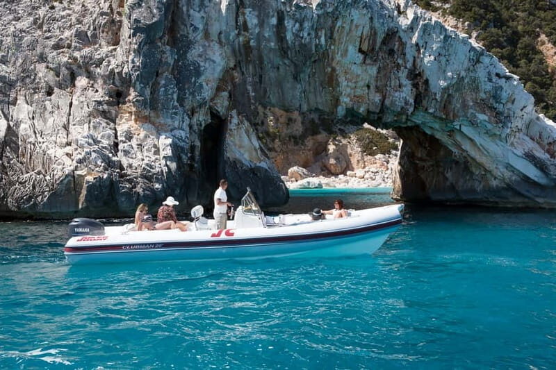 CALA GONONE: Exclusive dinghy with skipper - Practical Tips for a Smooth Day