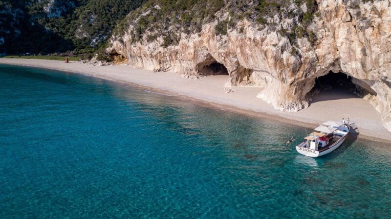 cala-gonone-guided-boat-tour-to-cala-luna-beach