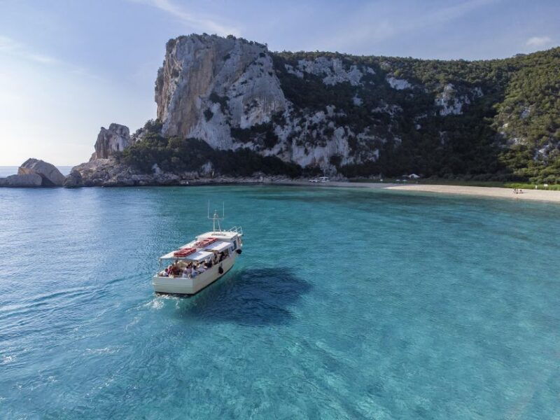 cala-gonone-guided-boat-tour-to-cala-luna-beach