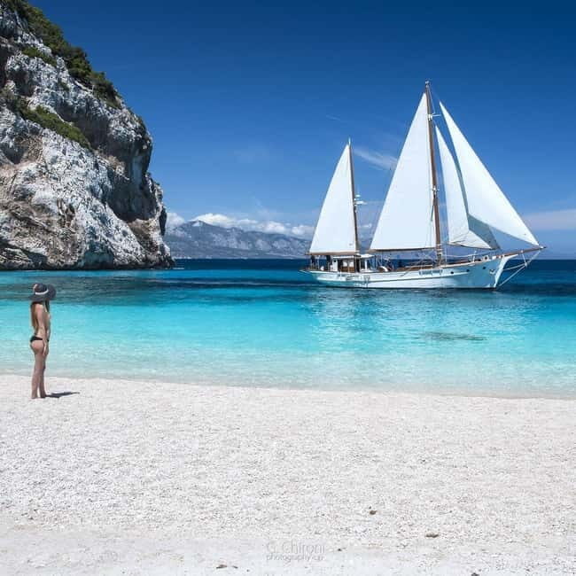 Cala Gonone: Gulf of Orosei Tour with a Vintage Sailing boat - An Authentic Day on the Water in Sardinia