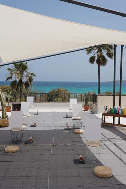 Cala Millor: Cava & Canvas Art Night at Coconut Shack - What Makes This Tour Special?