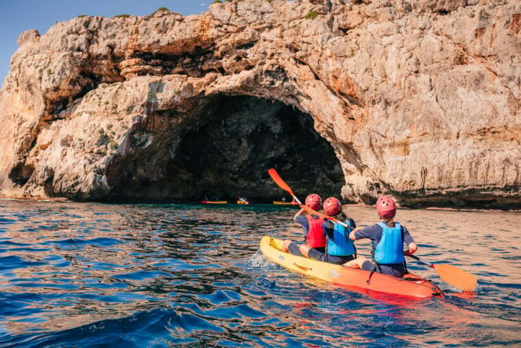 cala-varques-guided-sea-caves-kayak-snorkeling-expedition