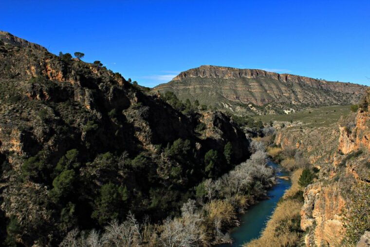 calasparra-almadenes-canyon-rafting-with-caves-and-rock-art