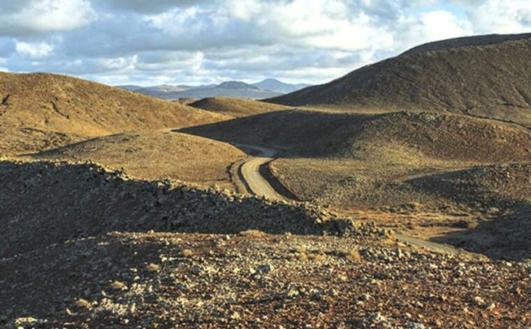 caleta-de-fuste-corralejo-guided-e-bike-tour-crater-hike