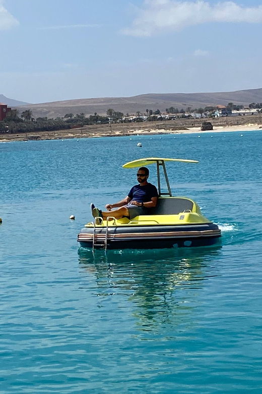caleta-de-fuste-electric-boat-in-puerto-castillo