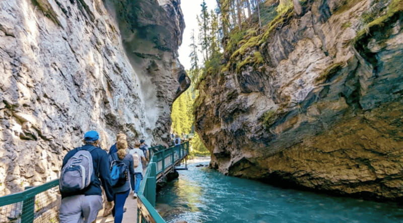 calgary-banff-lake-louise-moraine-johnston-canyon-trip