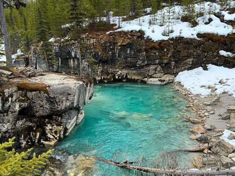 calgary-banff-lake-louise-moraine-marble-canyon-day-tour
