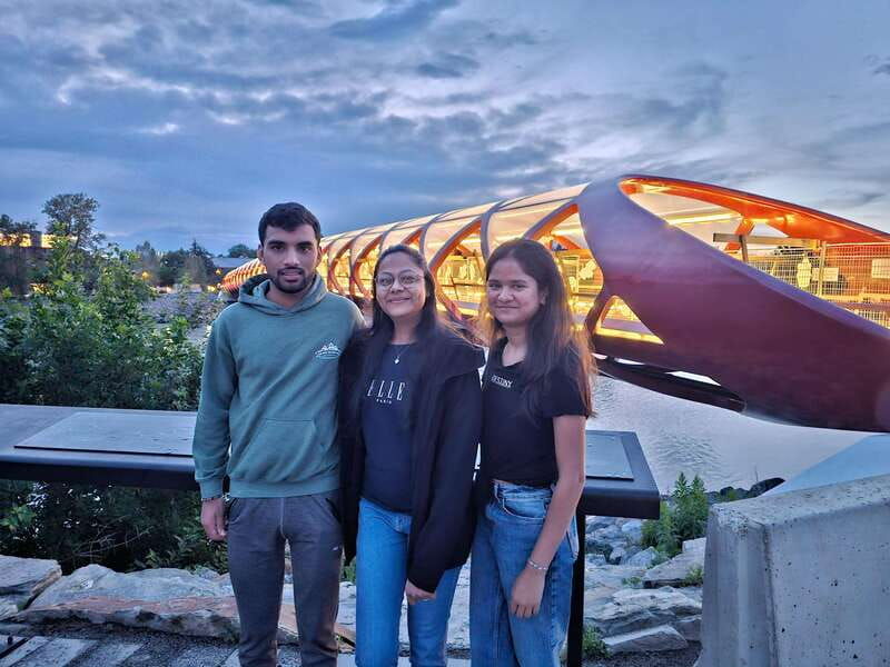calgary-city-tour-yamnuska-wolfdog-sanctuary-private-tour