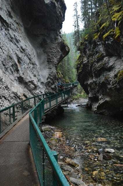 calgary-lake-louise-moraine-emerald-lake-johnston-canyon