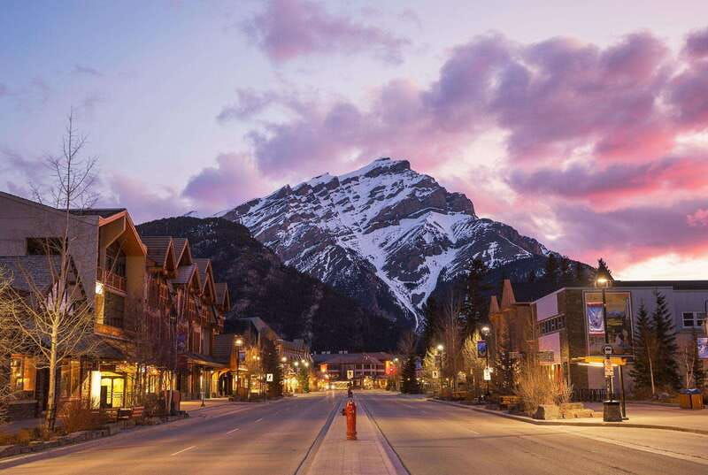 calgarys-day-trip-banff-johnston-canyon-lake-louise