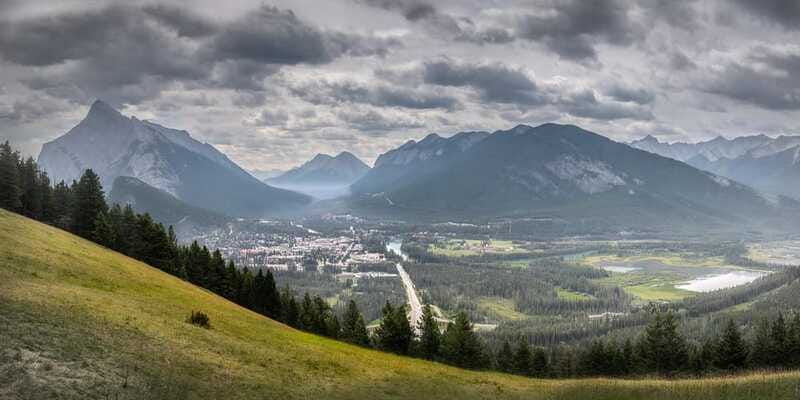 calgarys-day-trip-banff-johnston-canyon-lake-louise