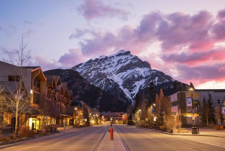 calgarys-day-trip-banff-johnston-canyon-lake-louise