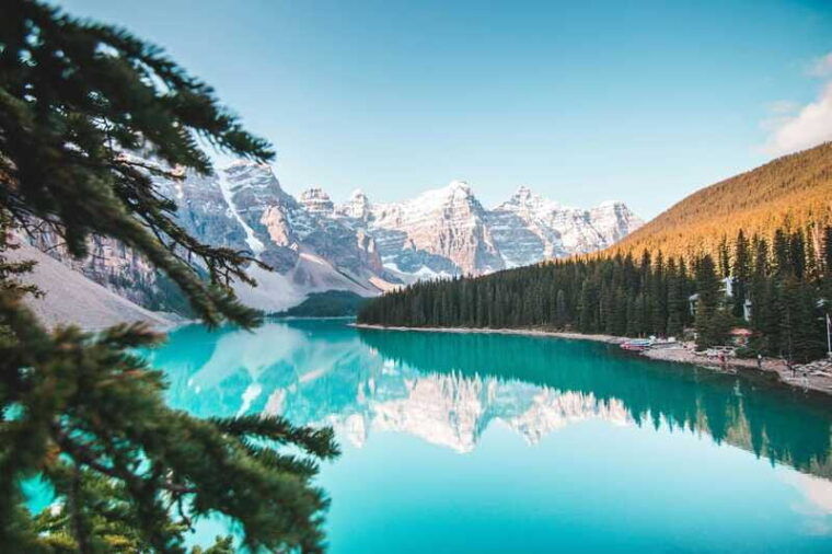 calgarys-day-trip-banff-johnston-canyon-lake-louise