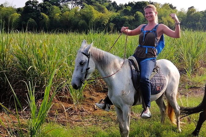 cali-horseback-riding-through-beautiful-landscapes-and-mountains