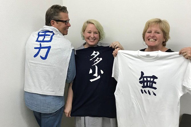 calligraphy-and-make-your-own-kanji-t-shirt-in-kyoto