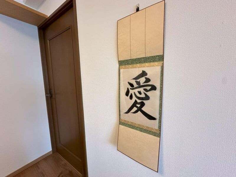 calligraphy-and-matcha-in-a-warm-kumamoto-home