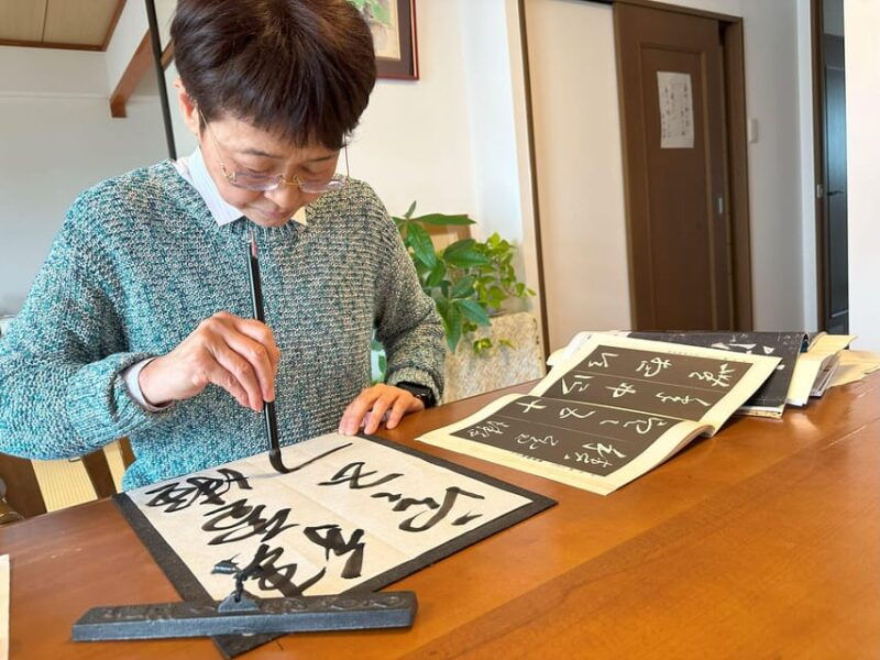 calligraphy-and-matcha-in-a-warm-kumamoto-home