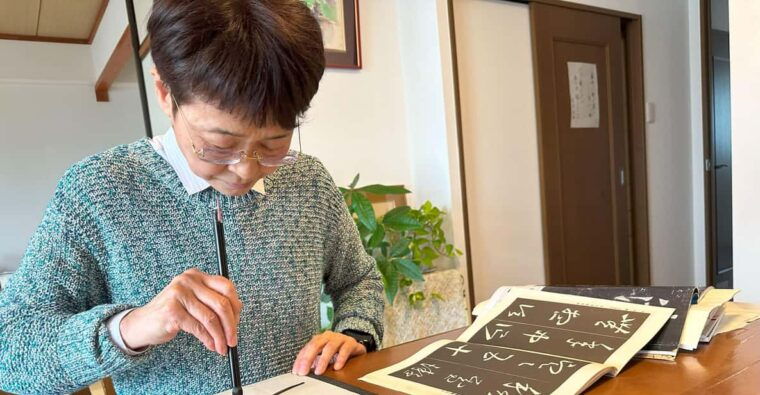 calligraphy-and-matcha-in-a-warm-kumamoto-home