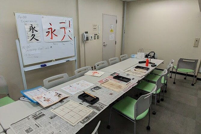 calligraphy-experience-at-tokyo-ginza-and-tsukiji-area