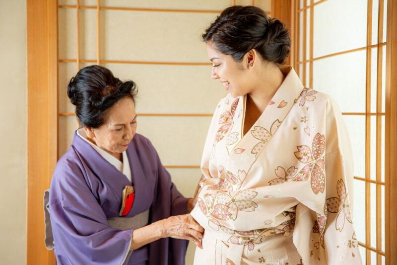 calligraphy-experience-with-simple-kimono-in-okinawa