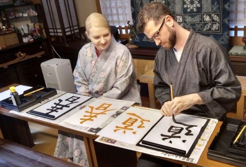 calligraphy-experience-with-simple-kimono-in-okinawa