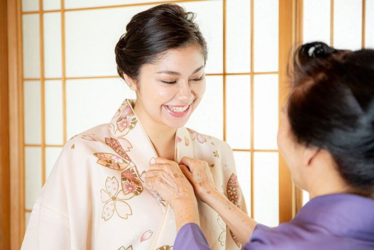 calligraphy-experience-with-simple-kimono-in-okinawa