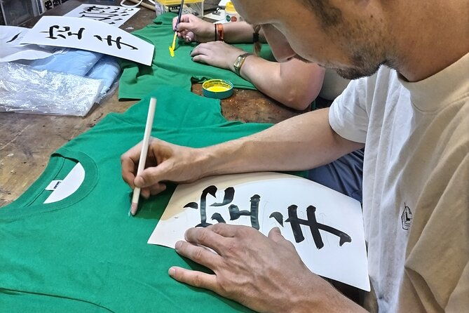 calligraphy-on-t-shirt-and-lantern-in-sumida