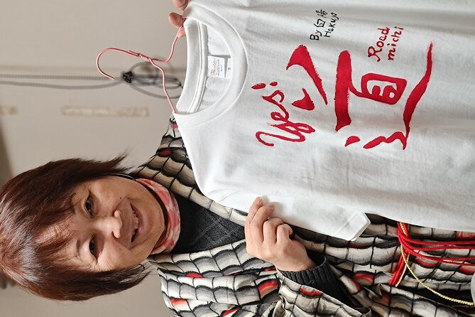 calligraphy-on-t-shirt-and-lantern-in-sumida