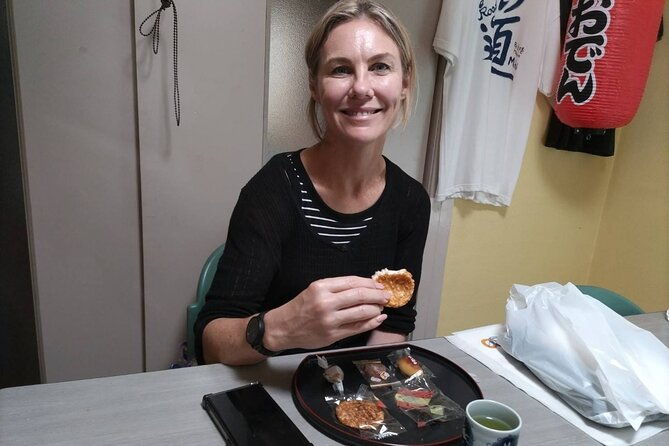 calligraphy-on-t-shirt-and-lantern-in-sumida