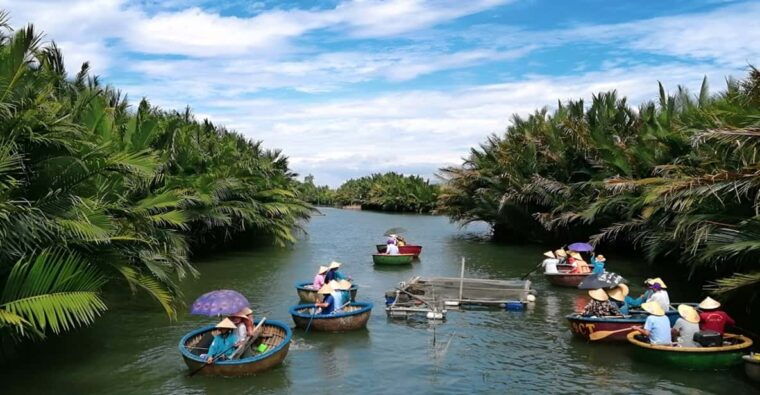 cam-thanh-coconut-basket-boat-and-enjoy-free-coconut-ticket